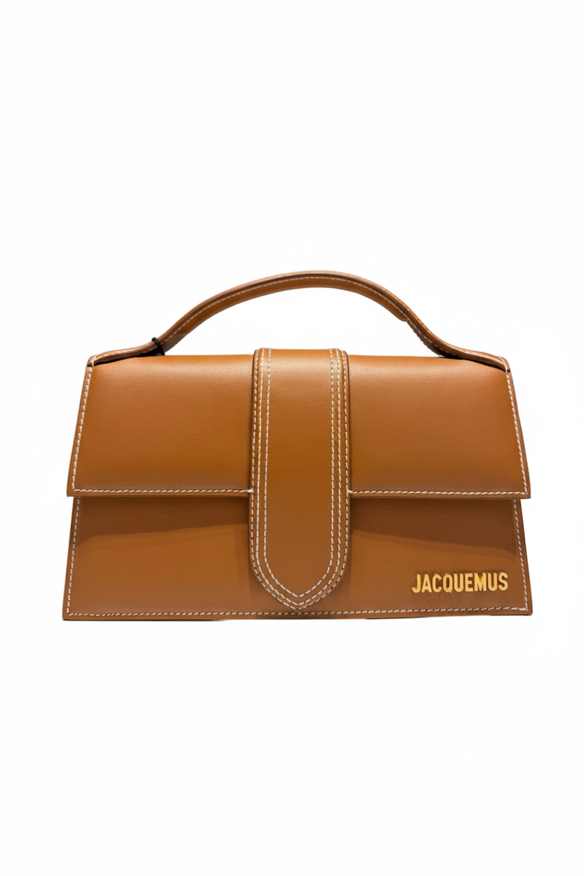 Borsa Jacquemus a mano con tracolla e logo dorat