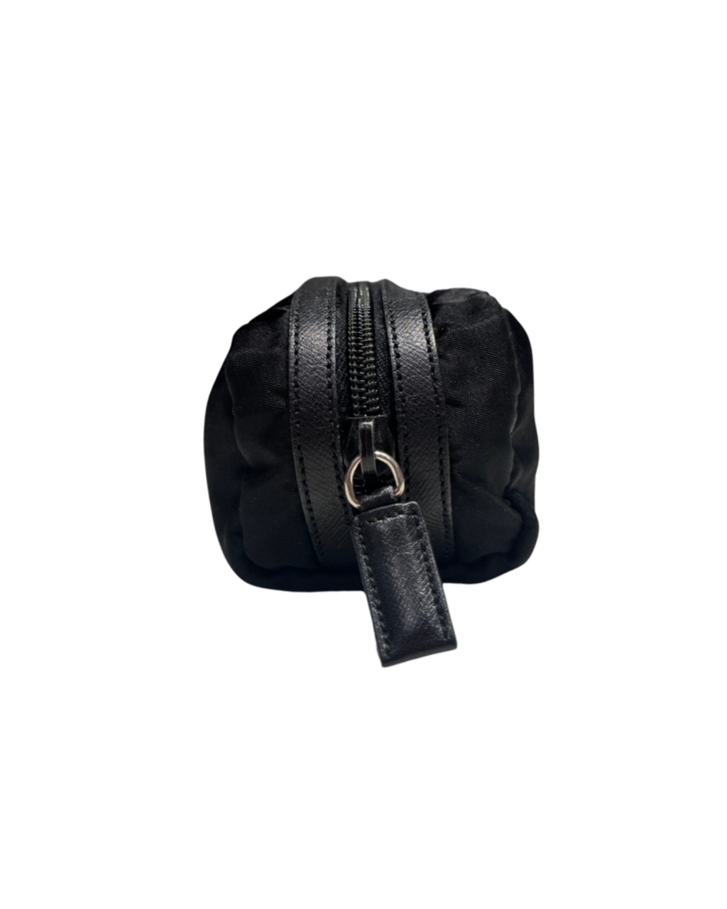 Pouch Prada nera con logo triangolare
