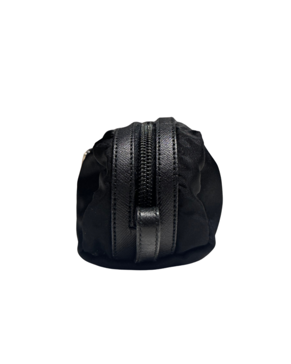 Pouch Prada nera con logo triangolare