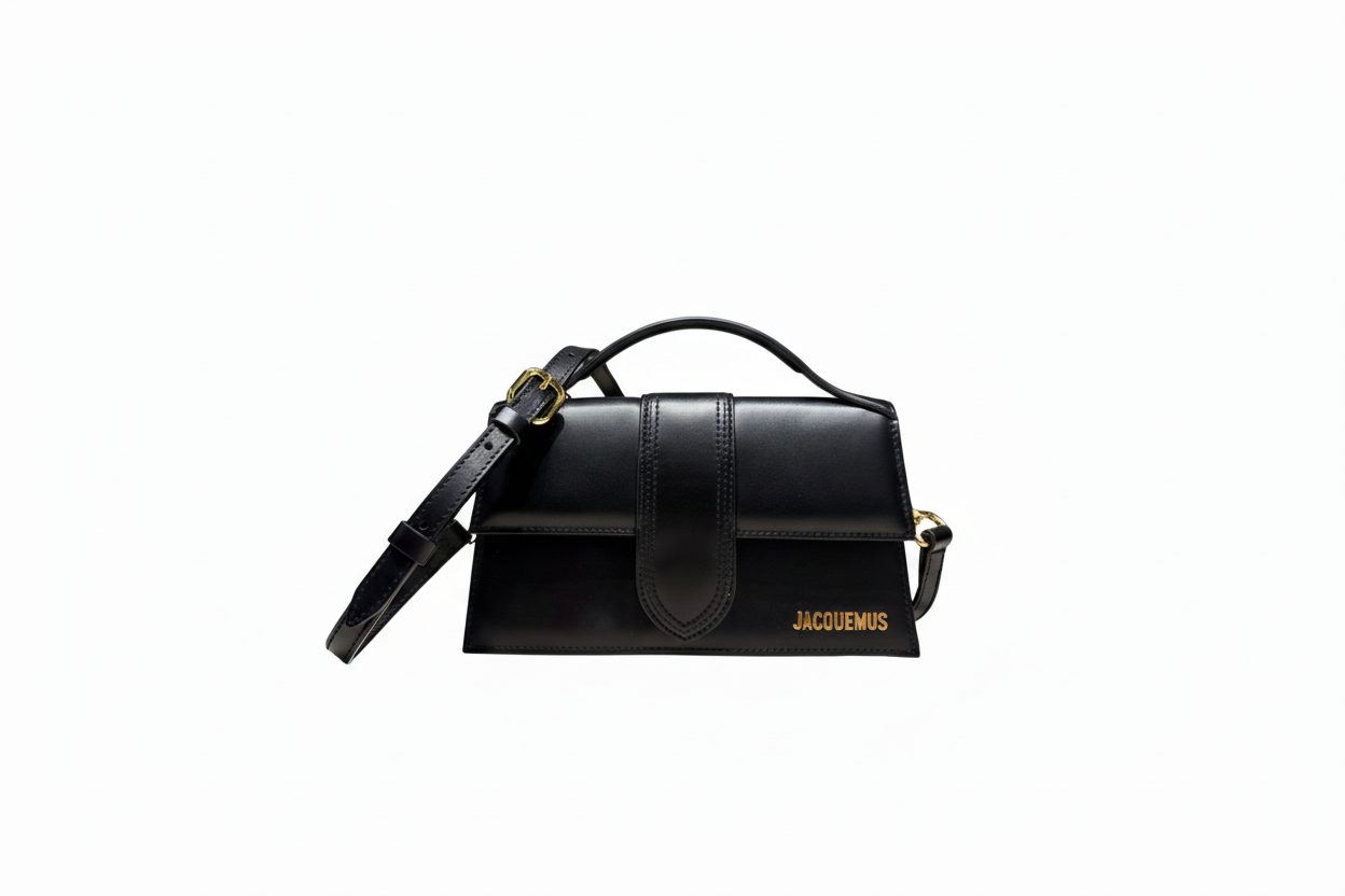 Borsa Jacquemus a mano con tracolla e logo dorato
